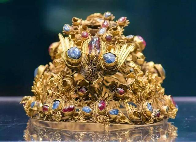 古代黄金头饰再次引领潮流,传统精美的设计,释放经典工艺之美_首饰