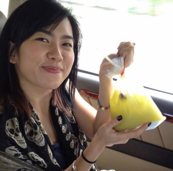 了黎明的别墅居住,就是为了方便照顾孩子,虽然黎明跟阿wing没有结婚