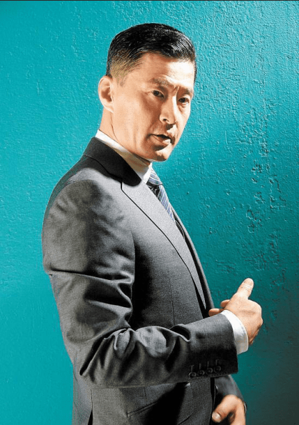 于荣光:身价过亿不忘糟糠妻,隐瞒父亲病情,让父亲多活了7年