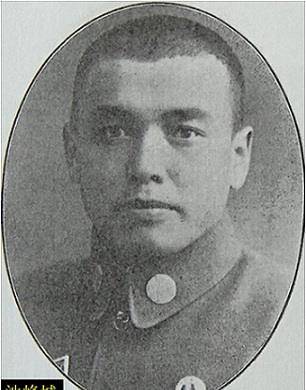 西北军武器落后,部分士兵连枪都没有,只有大刀片.