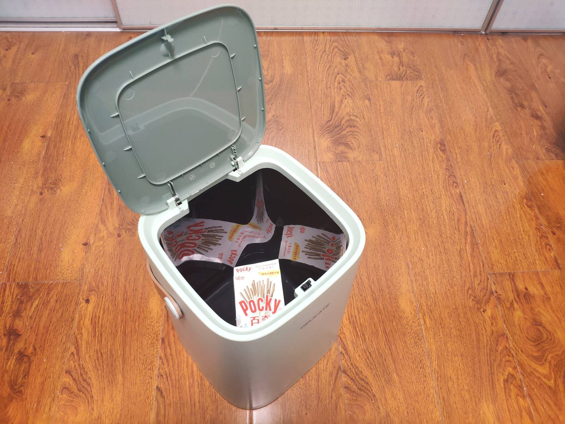 如何拥有一个干净整洁的桌面 4d06fc3caeb44c6faf4921516efc5e34.jpeg