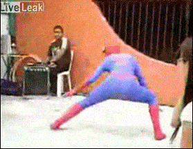 搞笑GIF趣图：穿上蜘蛛侠的衣服，不代表你就能爬墙_媳妇