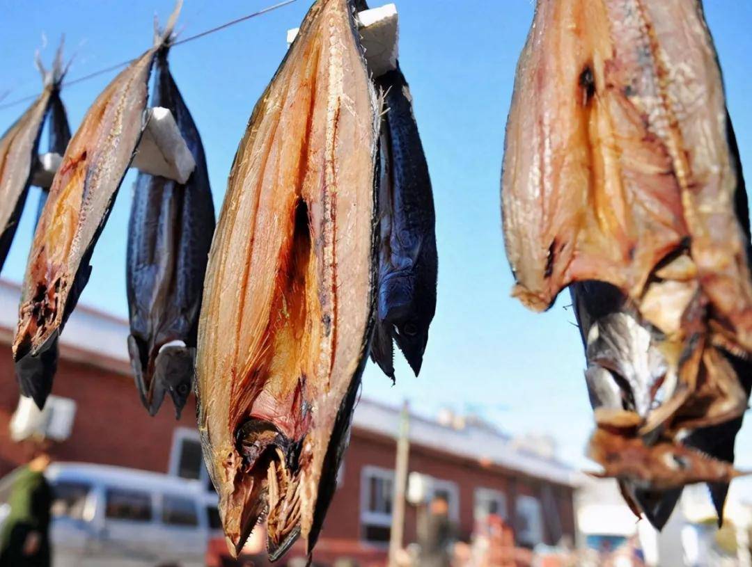 腌制咸鱼 直接抹盐就错了 多加1步 咸鱼更入味 也更易储存 八角