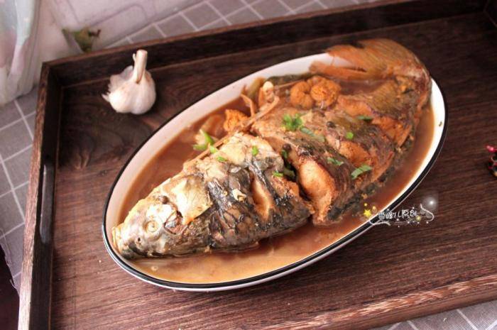 鲤鱼怎么炖才香 e0fce2b8e9474bcda54f1a9df3436b61.jpeg