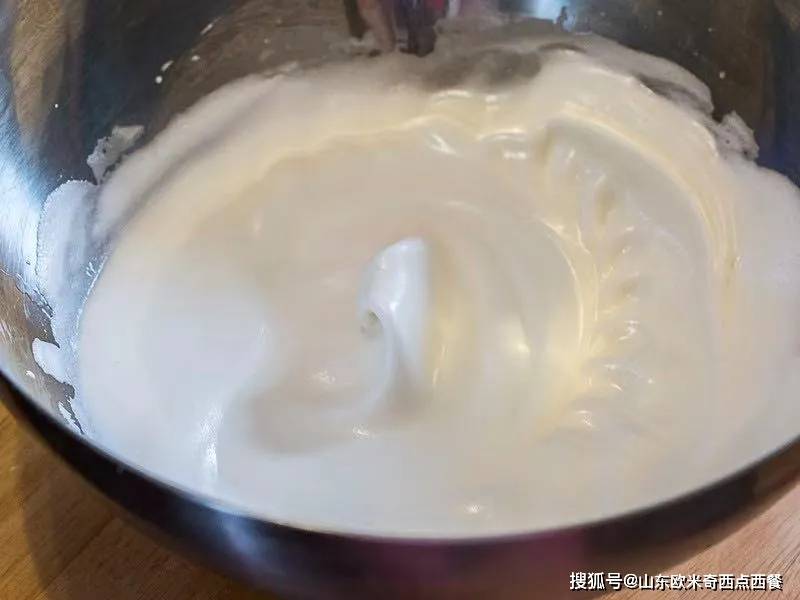没有打蛋器怎么打发蛋白霜 8bf0ec1f391a423f8fd52f16341208ce.jpeg