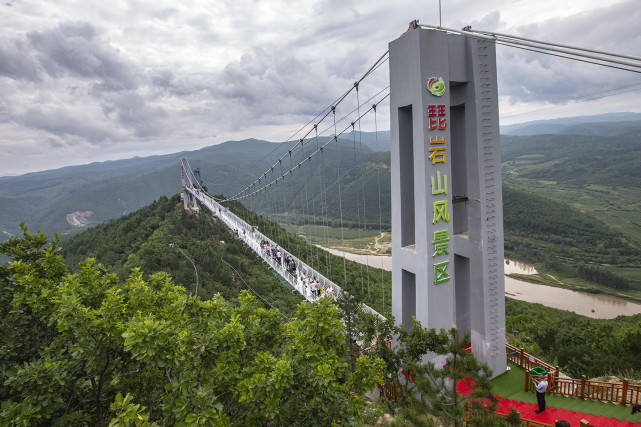 原创春已至疫终散醉美琵岩山
