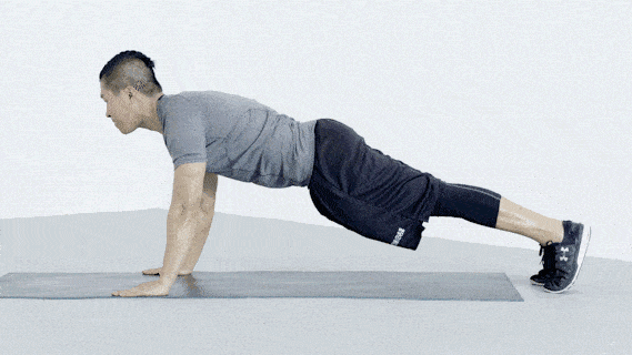 尝试这4个动作,让胸肌持续增大_锻炼