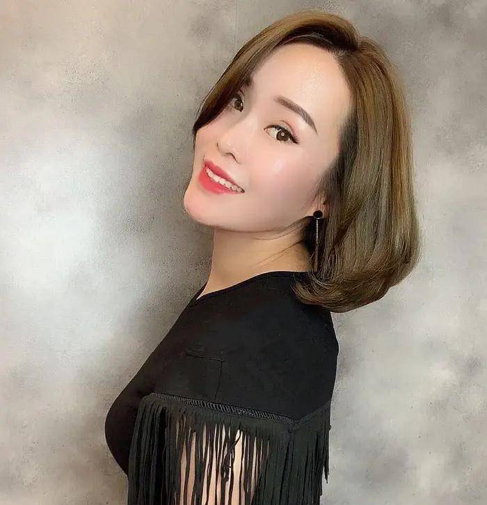 歌手库妮珂继神曲《那拉提的养蜂女》后趁热推出三张ep