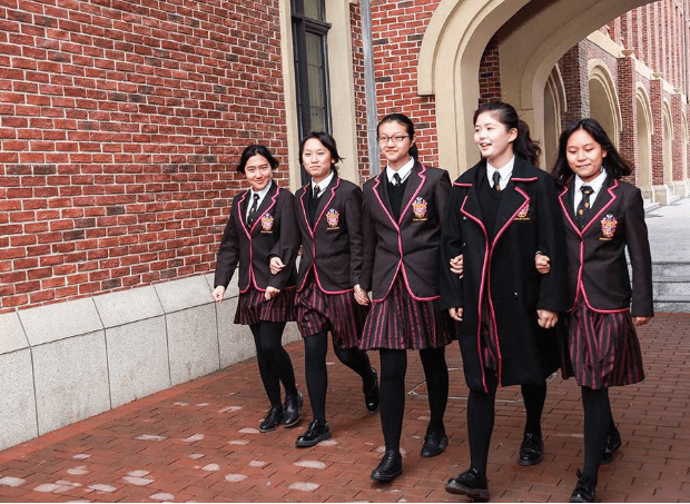 很火的国际学校校服 80bad4514e26471da8889f15b2b5cfae.png