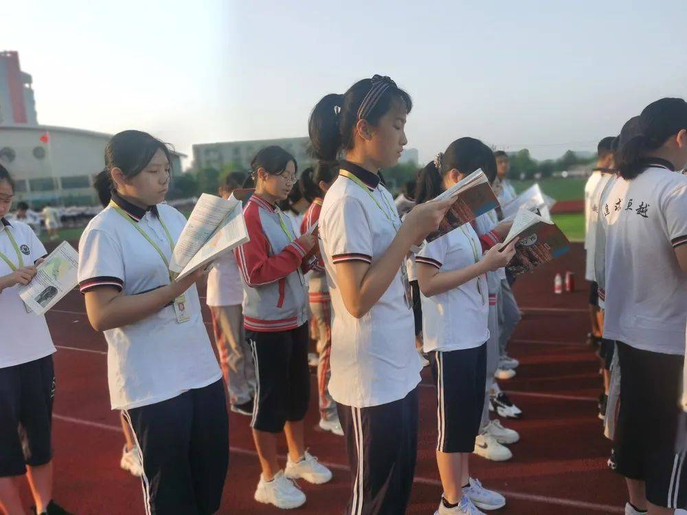 杏坛新锐 振翮起飞——平湖杭州湾实验学校初中部新锐班主任(一)