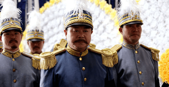 (剧照)哪知这次"荣光"复职,黎元洪又坐在了火山口上.