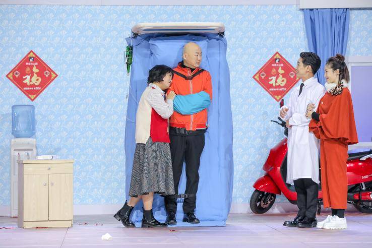 2021辽视春晚领跑卫视春晚 郭冬临潘长江李雪琴轮番上演爆笑节目_喜剧