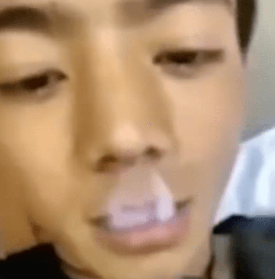 据悉,丁真之前在采访中曾表示自己不抽烟,不喝酒!