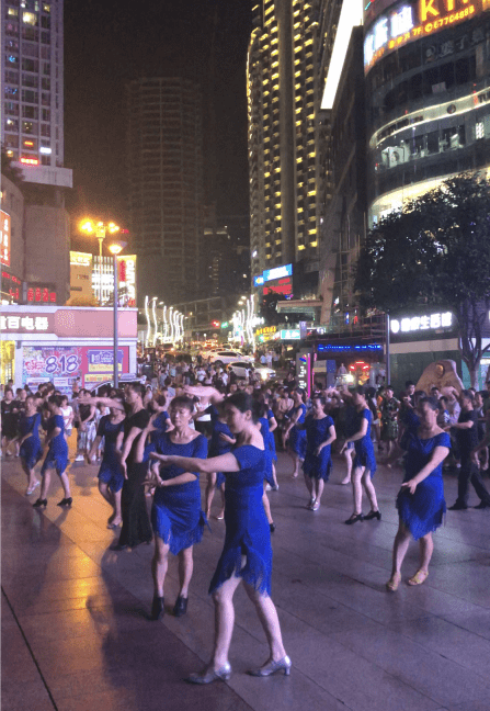 又回到最初的起点，观音桥夜色舞蹈前，重庆九街：养生爱国迷幻之旅