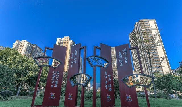 全国首府经济总量_全国一等奖手抄报(2)