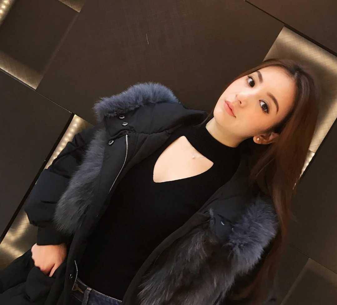 其实这样的服饰并不是我们想象中的那么华丽,方媛嫁给郭富城之后整个