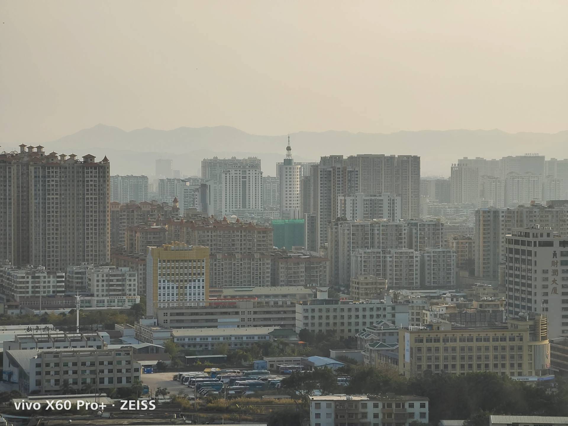 Pro|超大杯影像旗舰对比，双主摄能更胜一筹吗？