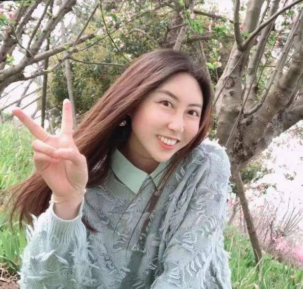 屈保民贾浅浅朗朗赏析