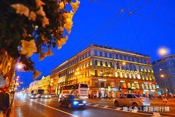 俄罗斯浪漫古都，圣彼得堡华灯初上，有一种惊艳叫夜色