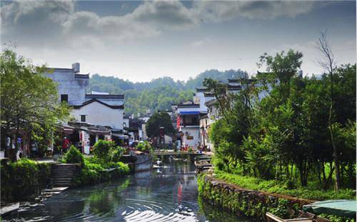 徽派建筑的江西李坑村，景区秀丽，商业化和历史并存