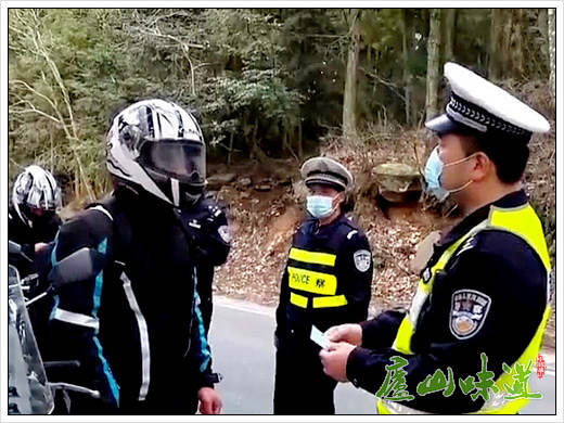 庐山景区：摩托车误入庐山景区 庐山交警人性化执法