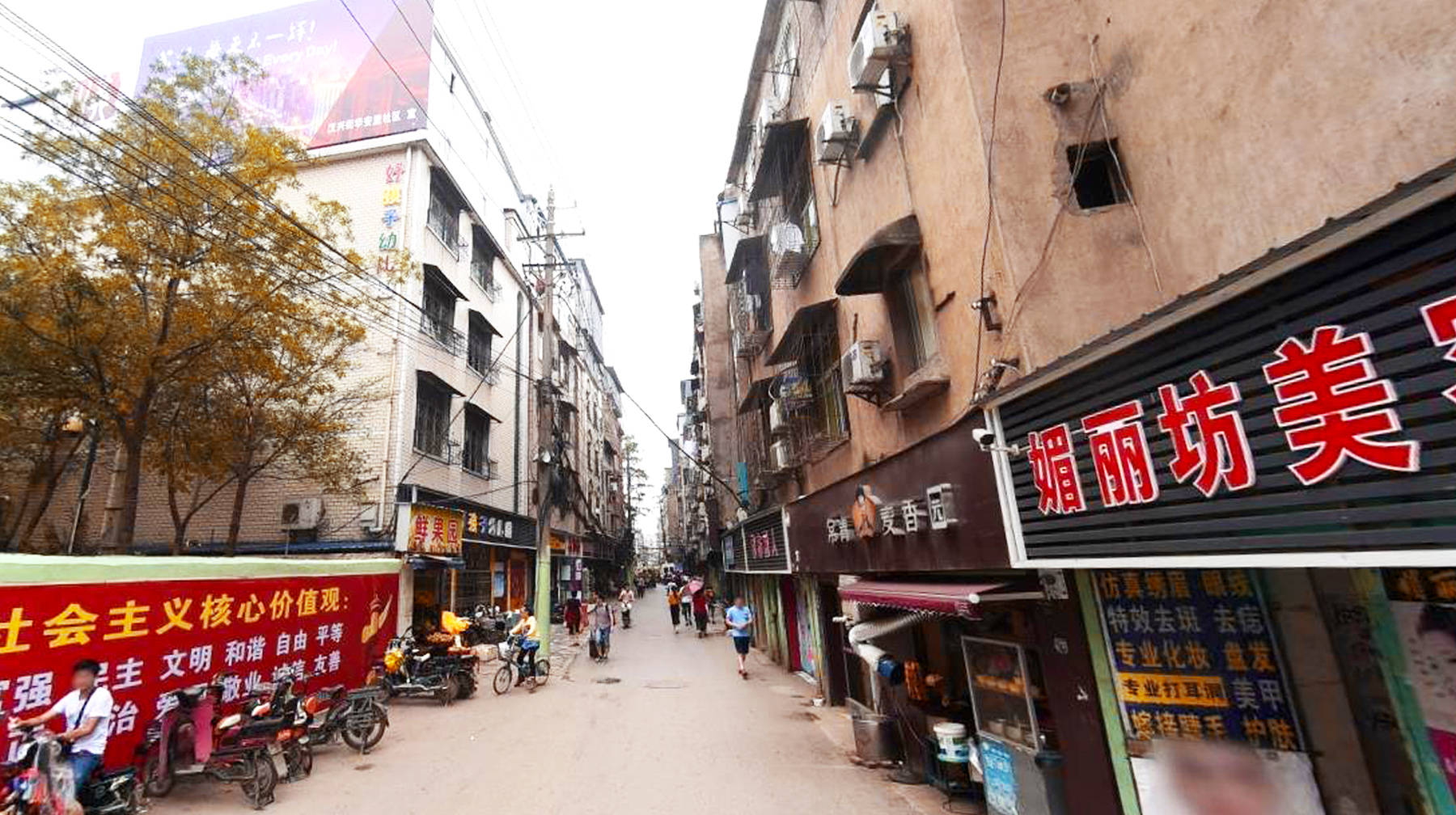 打卡武汉城区少有的大型城中村，密布低矮建筑，涵洞成特色地标