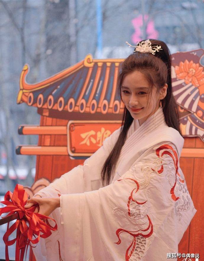 Angelababy32歲慶生宴好拉風：全場穿漢服，4歲兒子小海綿也來了 娛樂 第4張