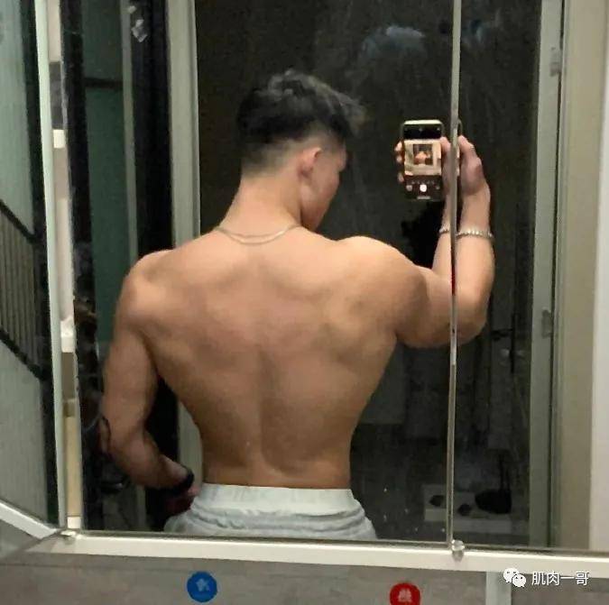 健身照片男自拍 cb59f277547f407c97a5fda701137803.jpeg