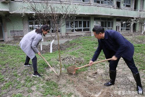 市委宣传部副部长,纪念馆党委书记,主任冯正碧,党委班子成员马晓燕