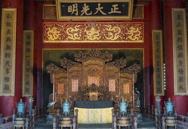 四个天字分四边看图猜成语_看图猜成语