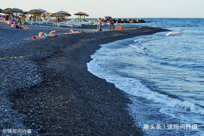 希腊圣托里尼完美假期，邂逅浪漫黑沙滩，人是一道养眼风景