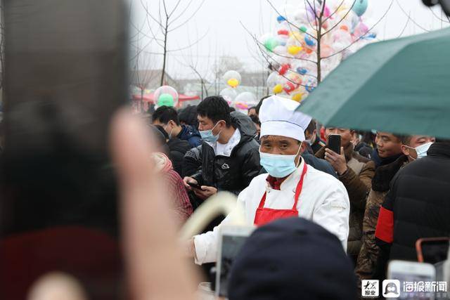 有家不能回有攤不能出山東臨沂拉麵哥每天被數百人圍得水洩不通