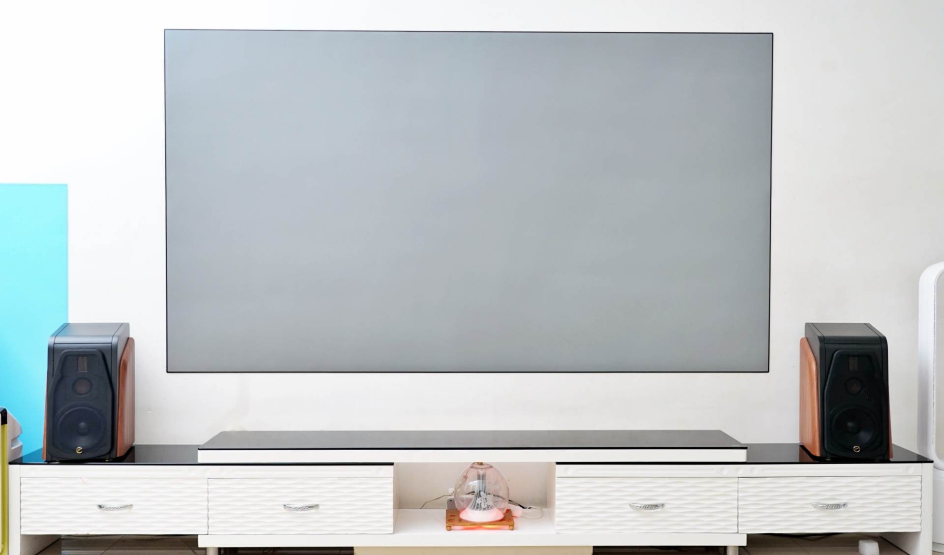 原创搭建家庭影院直接用白墙就行光学屏白塑屏与白墙实测对比