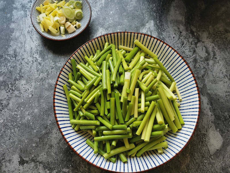 炒肉丝怎么腌制入味 ae3816343f95449083fffefaf9d34e7a.jpeg