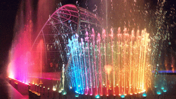 长安中央公园大型音乐喷泉亮相！水幕、激光、音乐…美炸夜空！