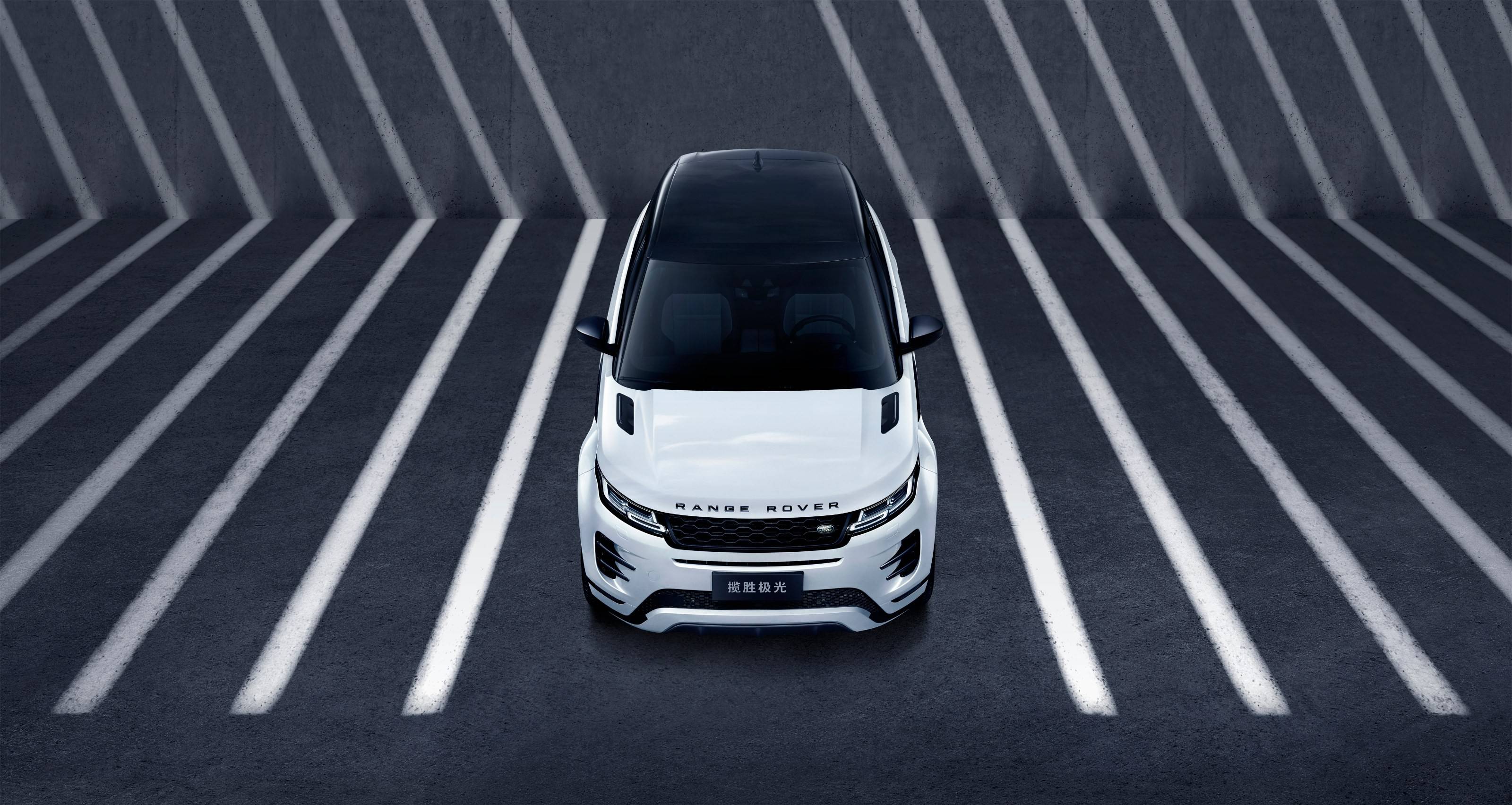 新款路虎揽胜极光曜黑版上市