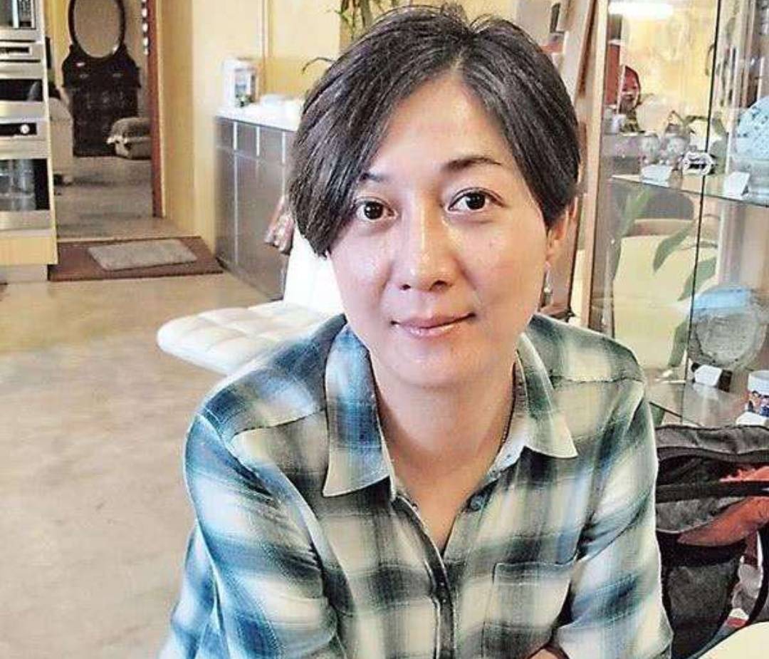 吴绮莉:两次插足梅艳芳感情,与吕颂贤传绯闻,为何威胁成龙