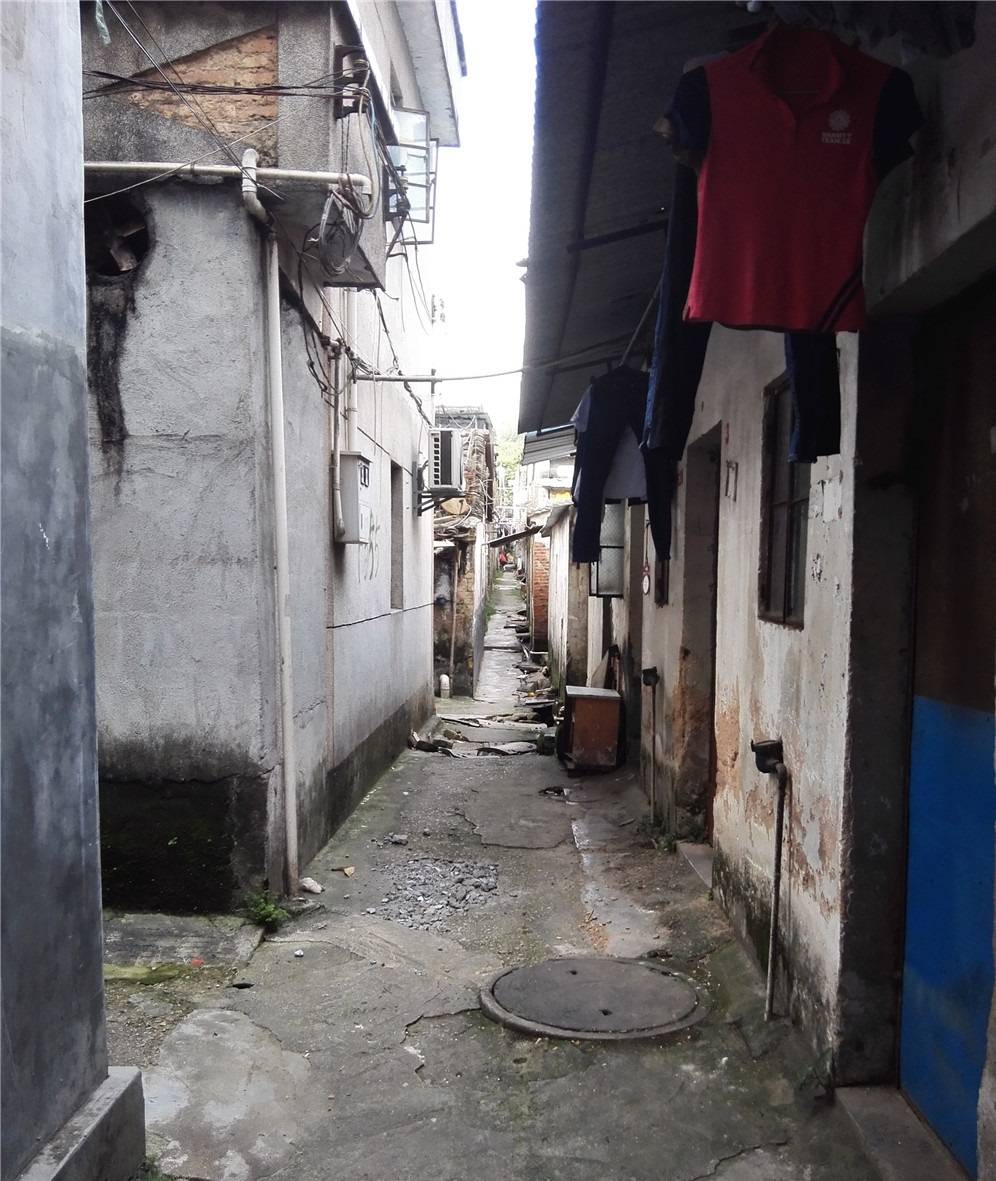 清湖老村的低矮破旧瓦房深圳本地人会住这样的房子吗