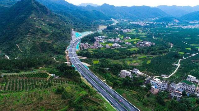 湖北建一条高速公路，全长126千米，直达鄂豫省界，对接安罗高速