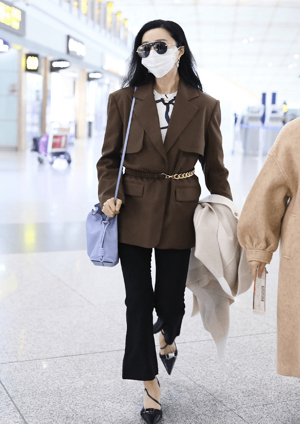 气质贵妇外套 a27c62c1ed3546b7a1d8764251445124.png