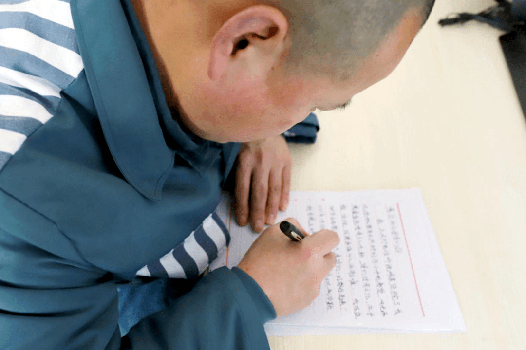 这66篇书信如何成为服刑人员枕边书