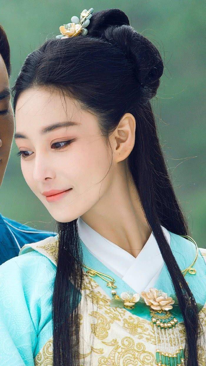 张馨予 
