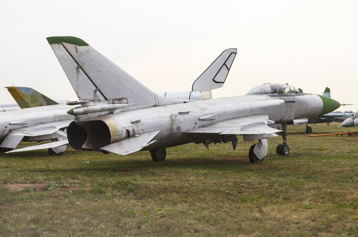 原创曾经是高度保密的机种之一苏15是一款性能强大的截击战斗机