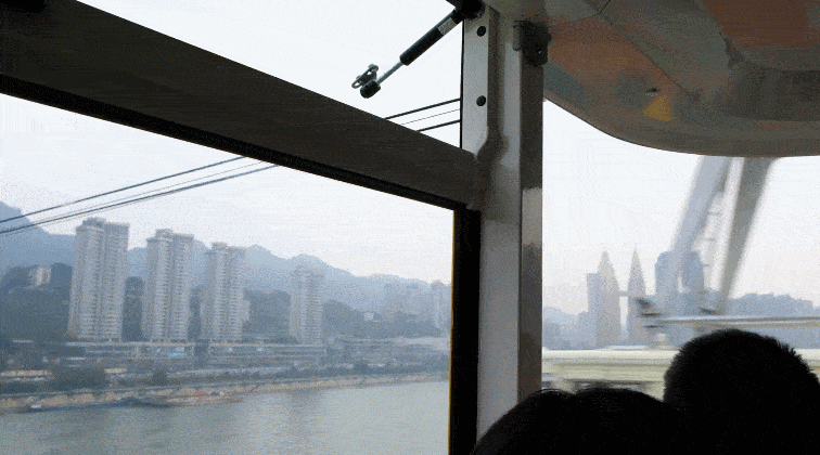 重庆独有的空中巴士：连接渝中和南岸的古老通道，横跨千米长江