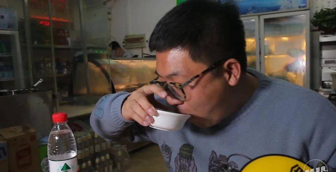 肉吃众人口_一家四口人的简笔画图