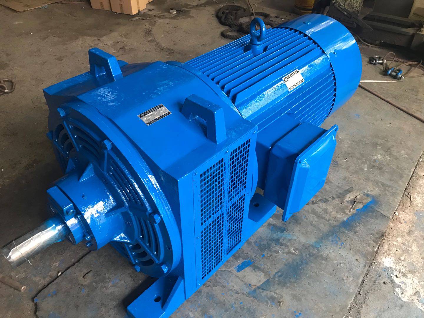 金三角电机客户定制yct355-6c-90kw调速电机