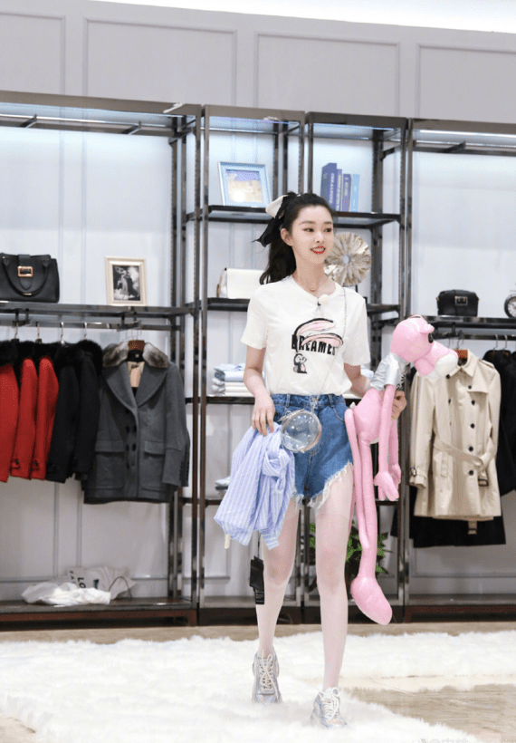 原创有种平行腿叫宋轶上下一样粗细穿牛仔裤站直后就跟四条平行线一样