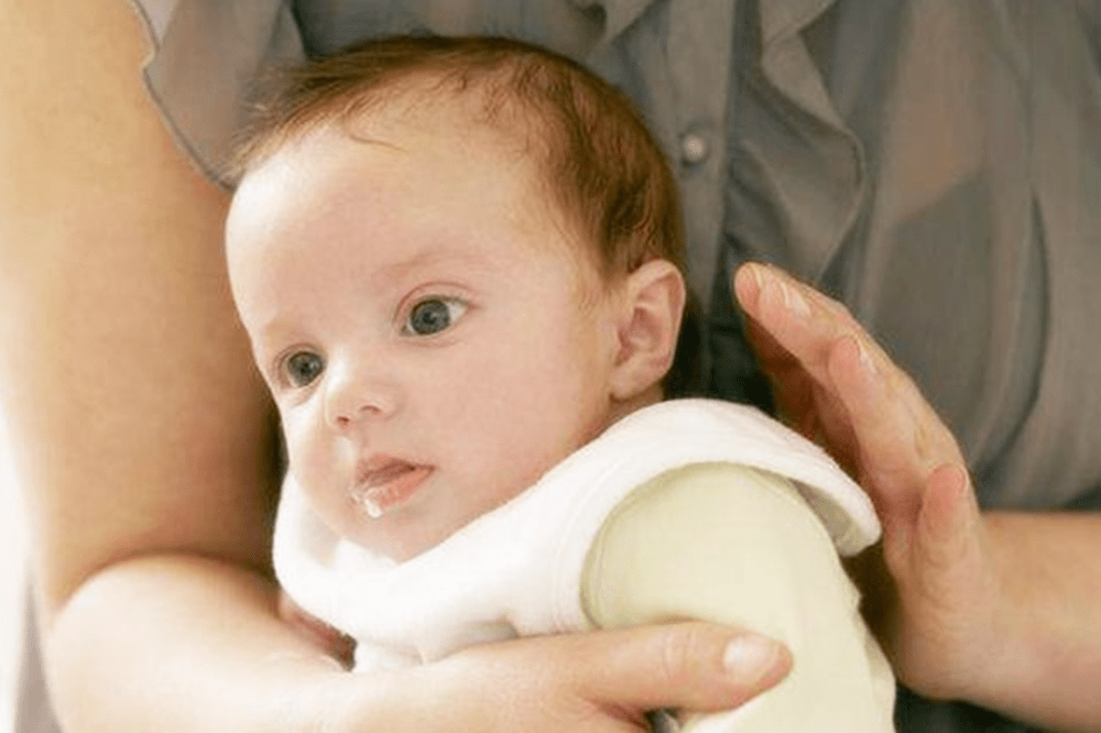 宝宝打嗝的正确做法 c0284194b71a40458a7feaf1961f67d5.png