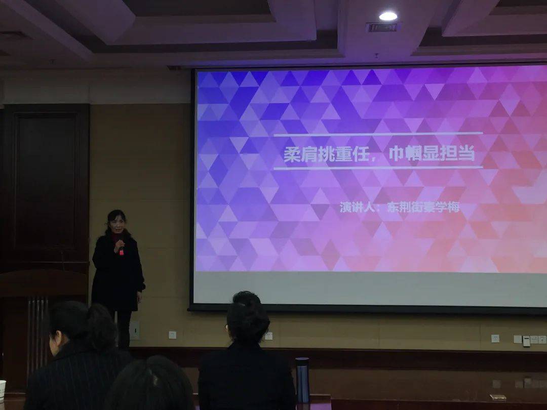 沌阳街薛峰社区网格站副站长万薇,沌口街宁康园社区的刘凤全,纱帽街