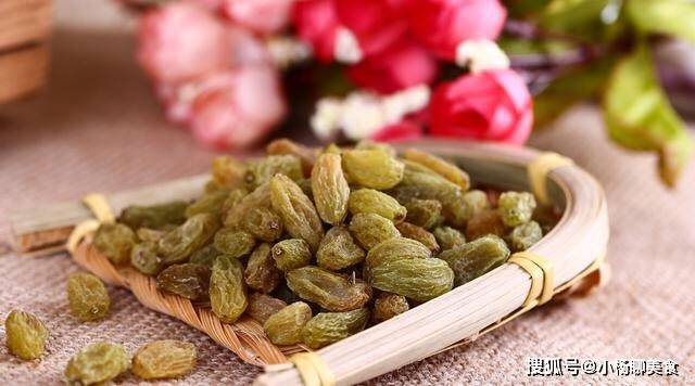 梦境的甜蜜共享，解析梦到和朋友一起在吃葡萄干的深层含义